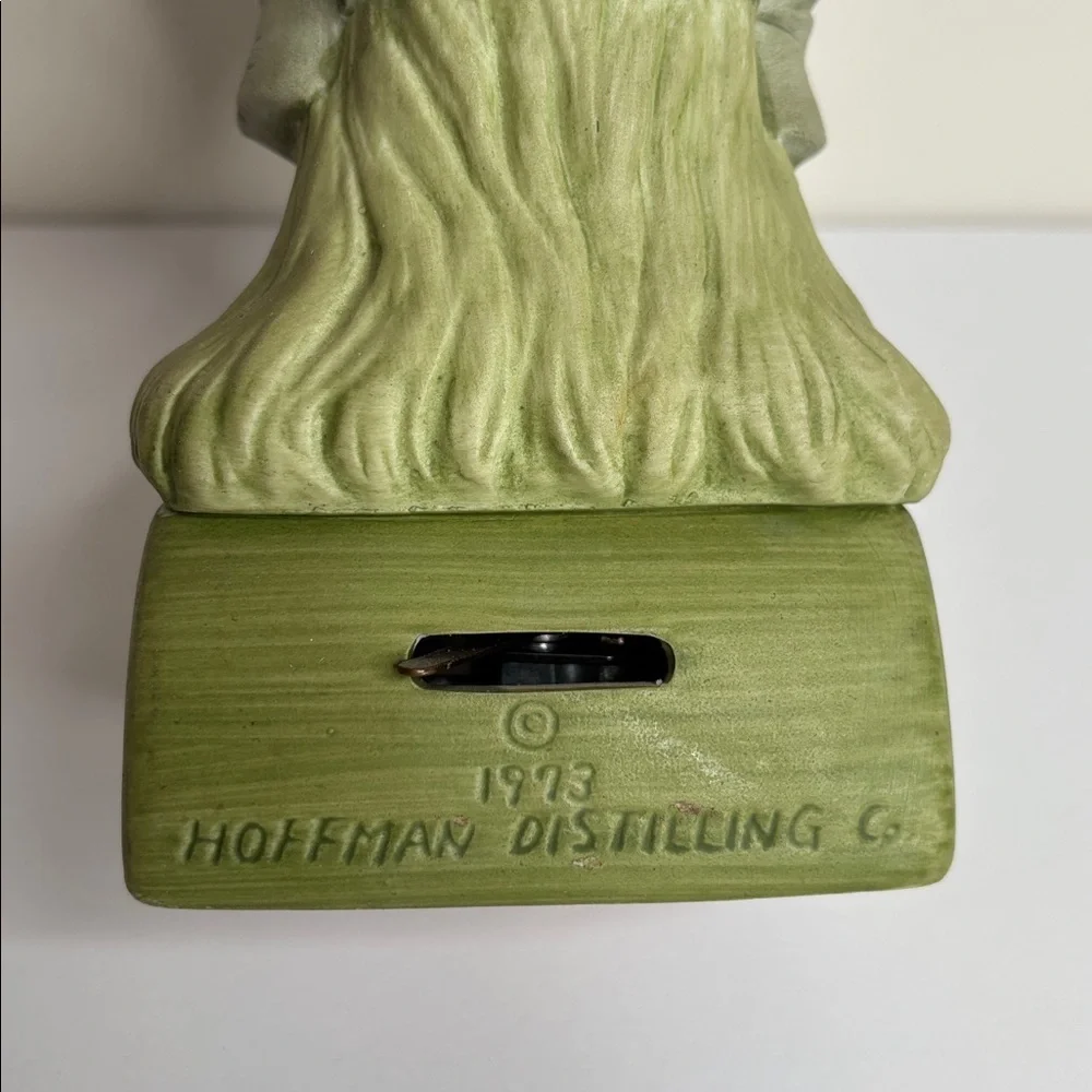 VINTAGE LEPRECHAUN (MR. LUCKY) DECANTER MUSIC BOX HOFFMAN DISTILLING CO.☘️